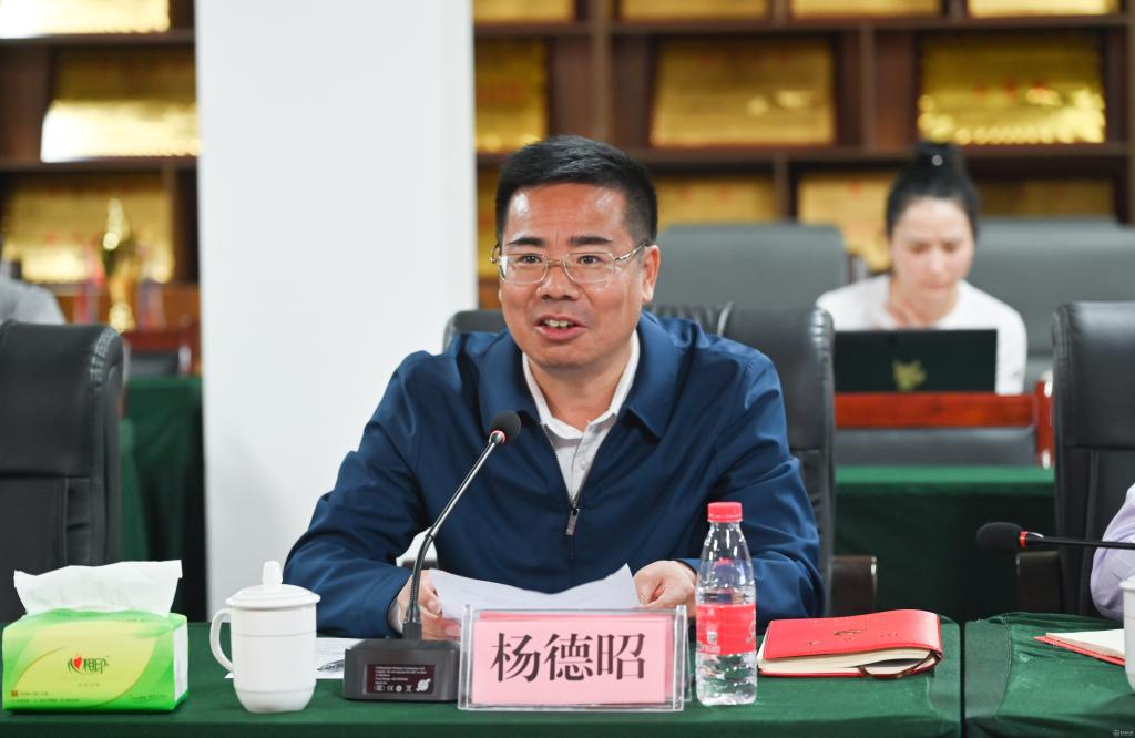 >学校首页>新闻中心>贵医要闻>正文>杨德昭在致辞中表示,近年来台江县