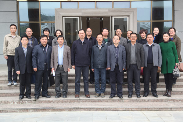 政府副县长郭鹏,赫章县人民政府副县长马武军及贵阳医学院附属医院